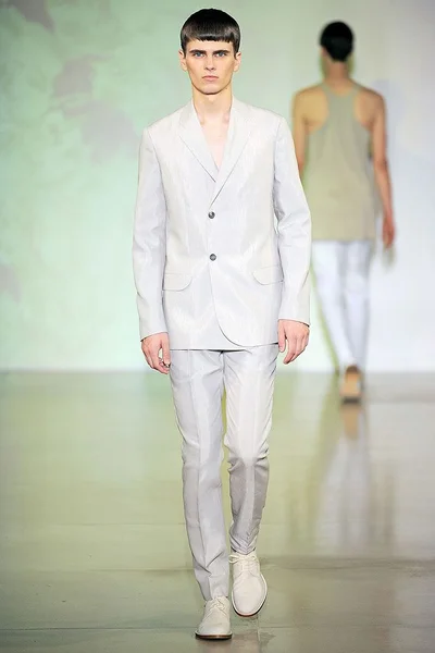 Look 9
